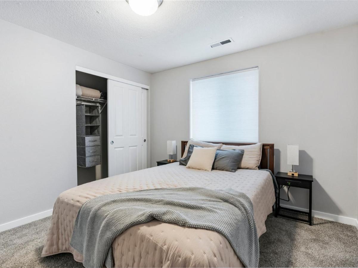 No Place Like Home Vancouver Extérieur photo